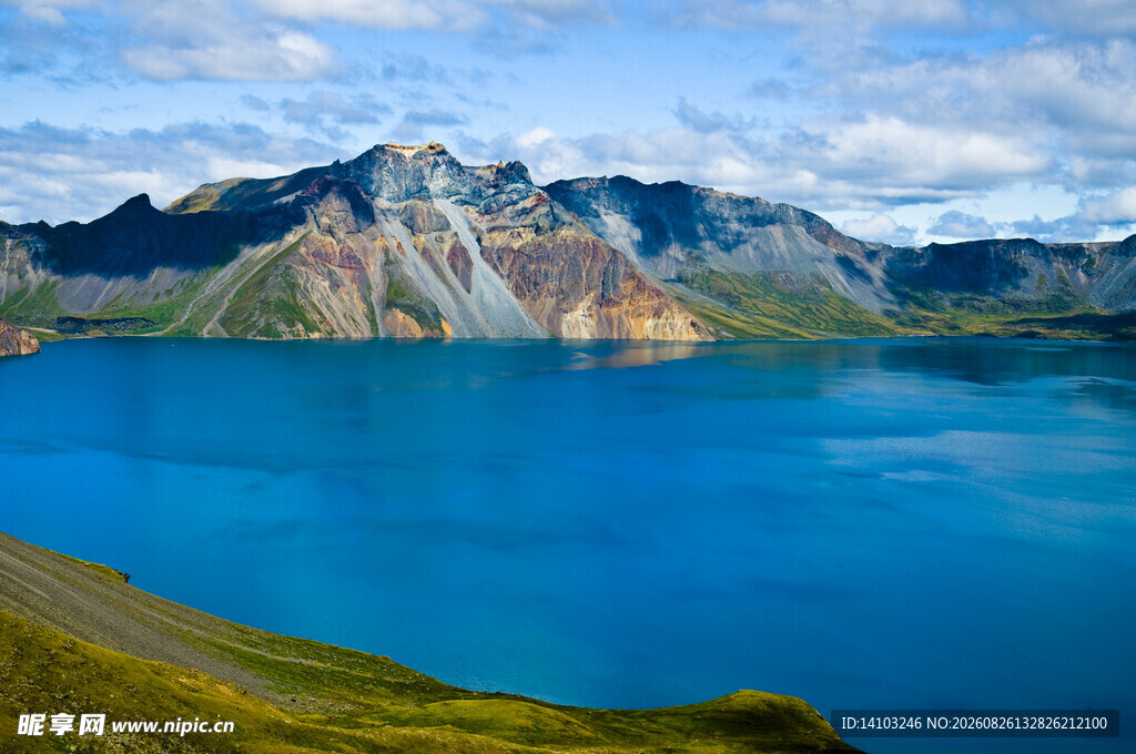 壮丽山湖美景