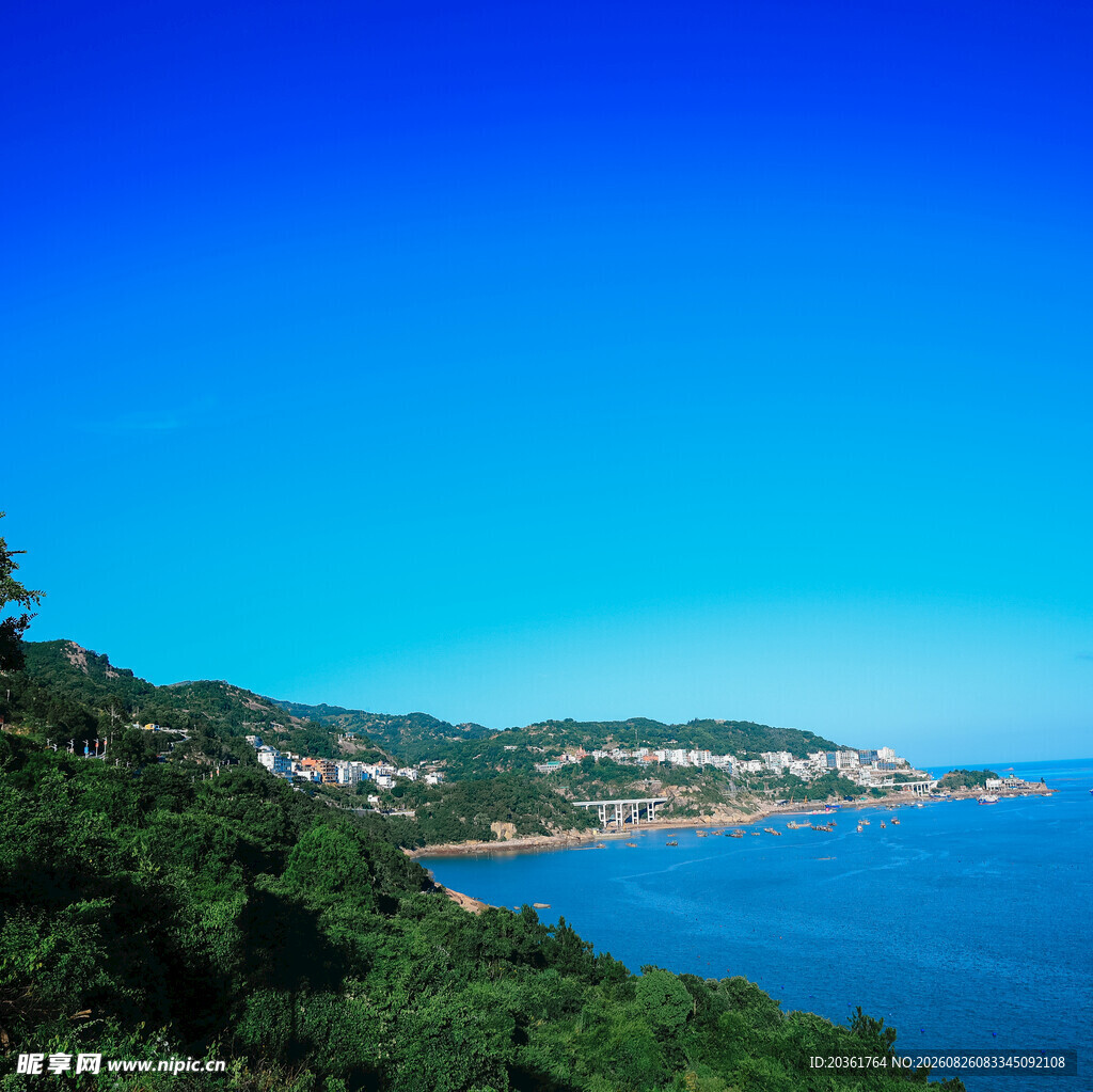 海滨青山美景