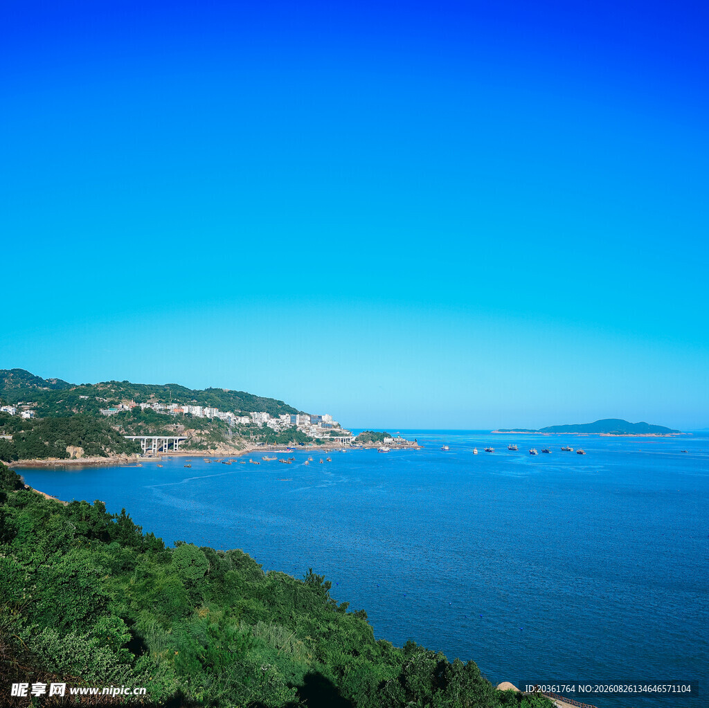 海滨青山美景