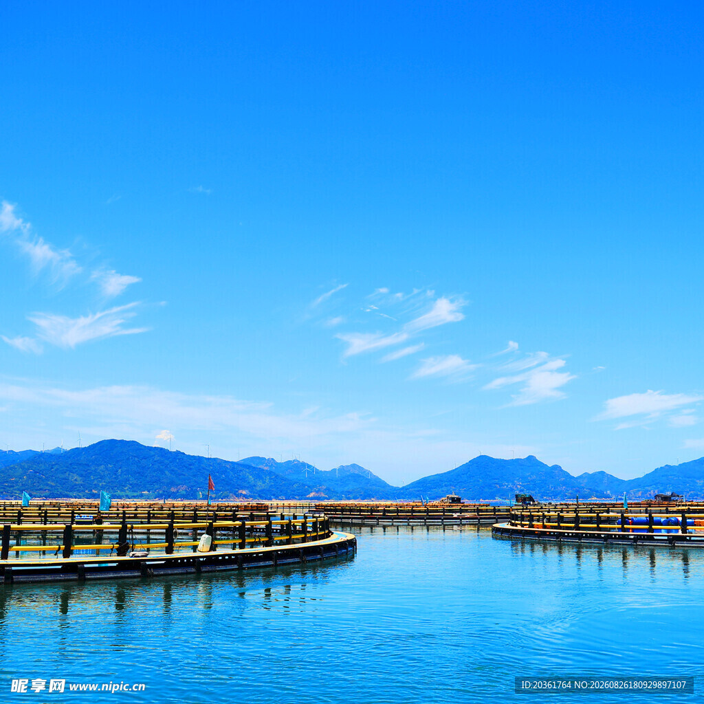 湖畔码头美景