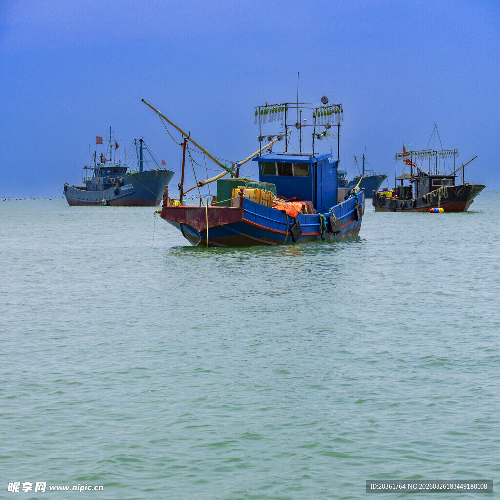 海上渔船群