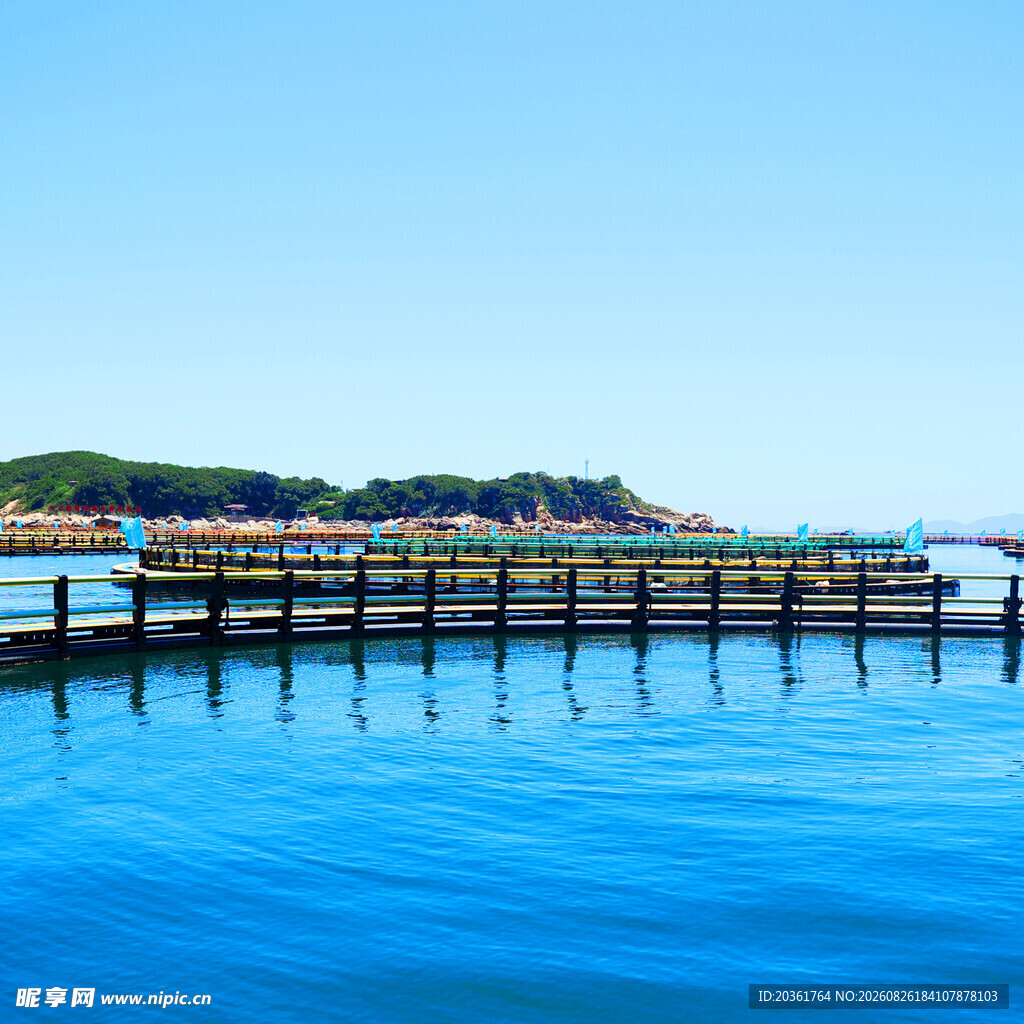 宁静海滨码头风景
