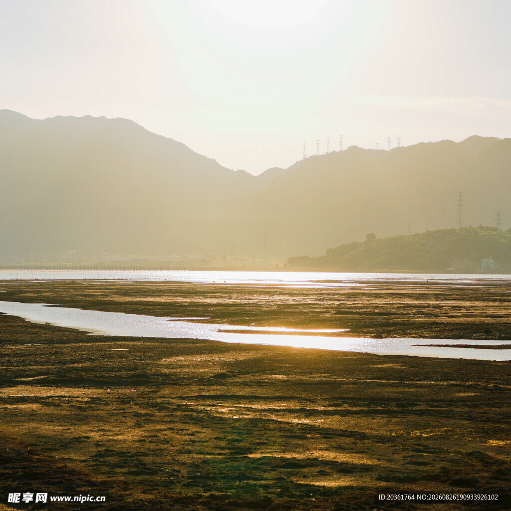 夕阳下的山水旷野风光