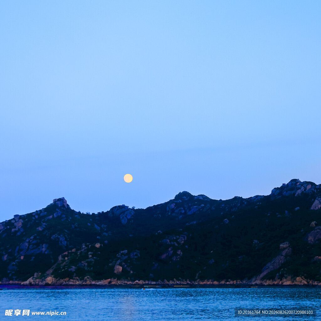 月夜下的山海静谧美景