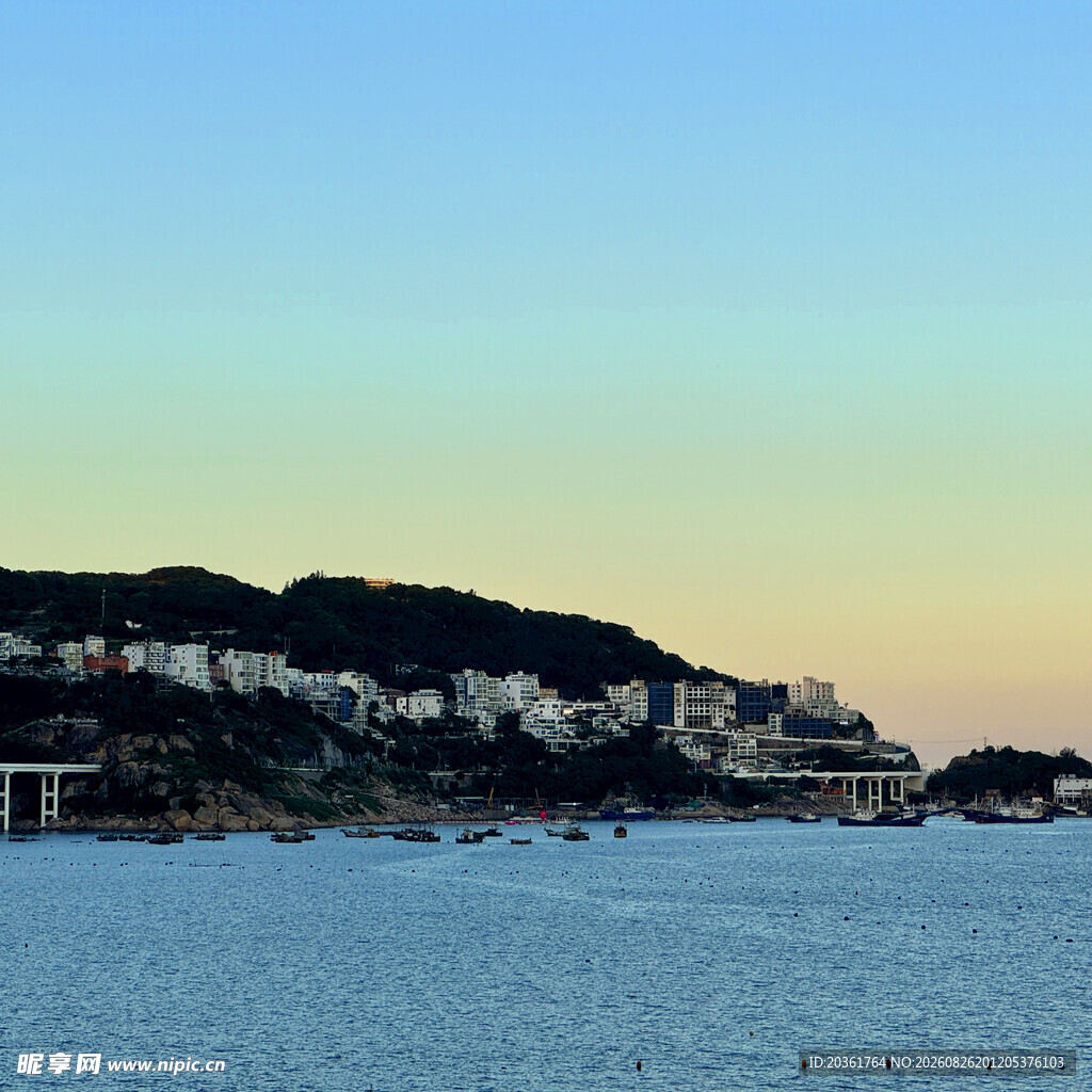 海滨小镇黄昏美景