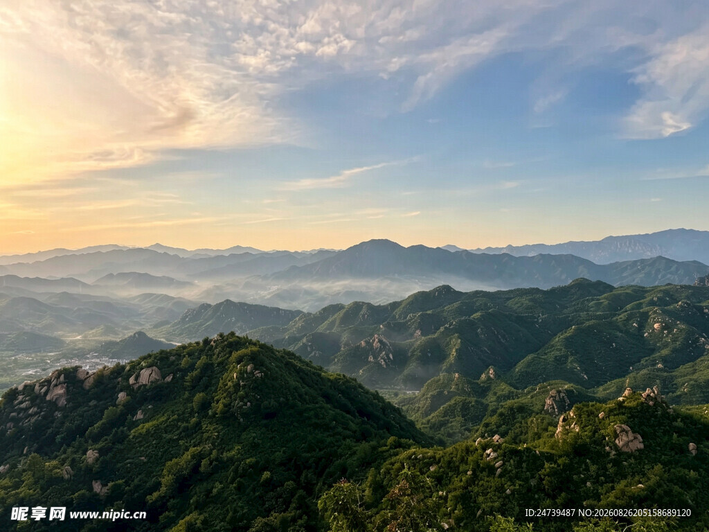 山间晨曦美景