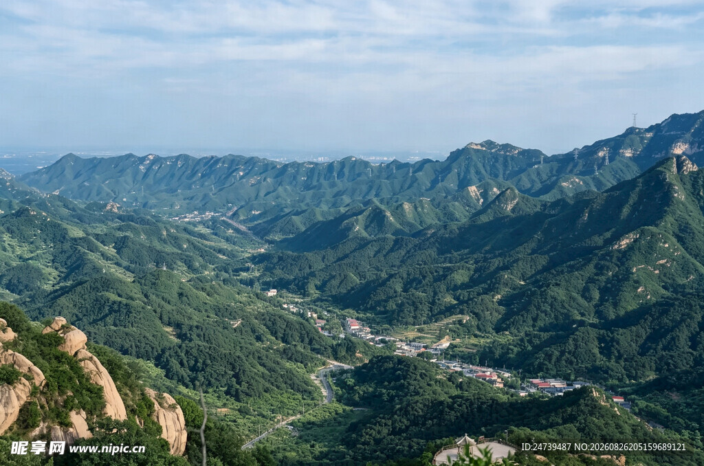 壮丽山峦景观