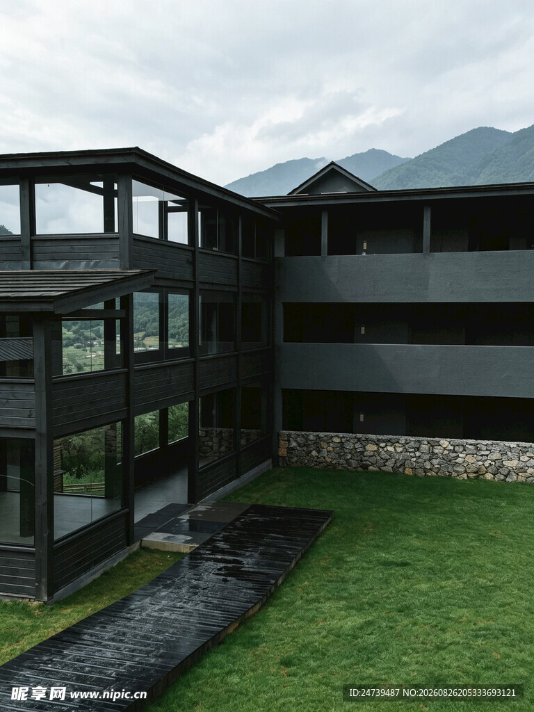 现代风格黑色系庭院建筑