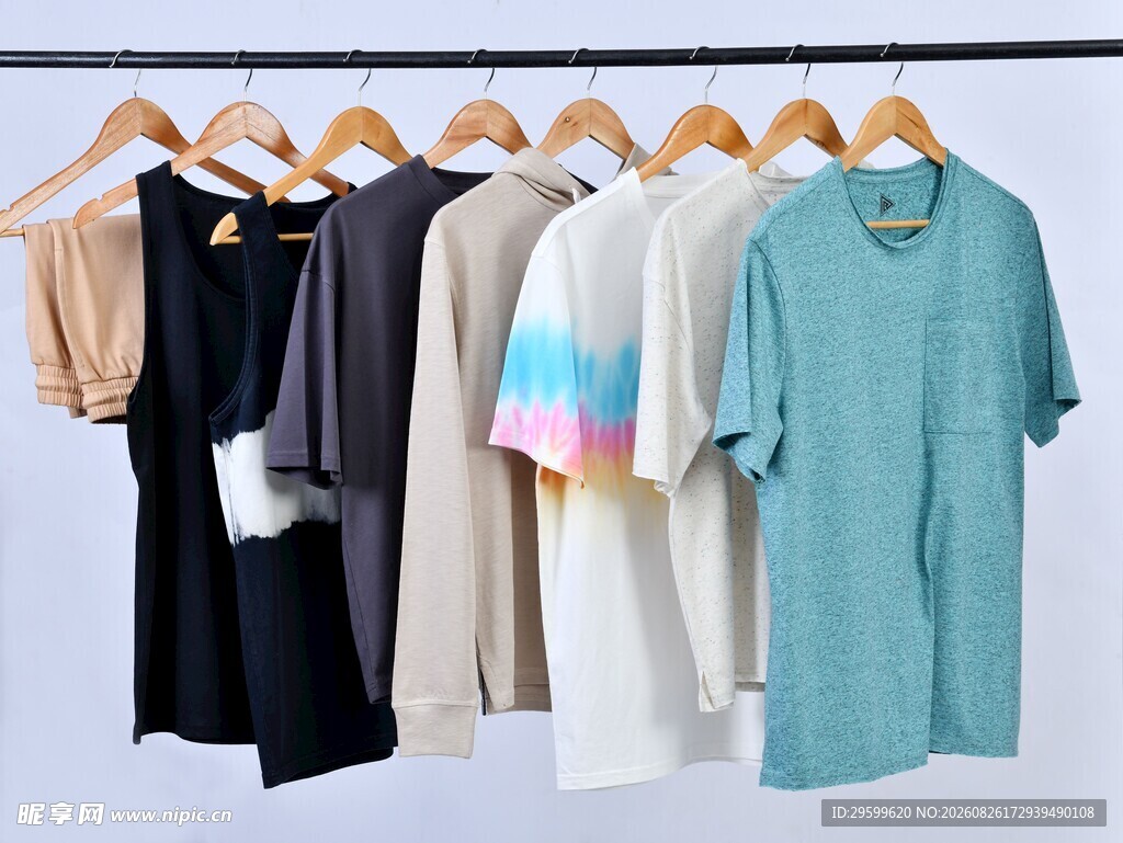 多样款式挂式服装展示