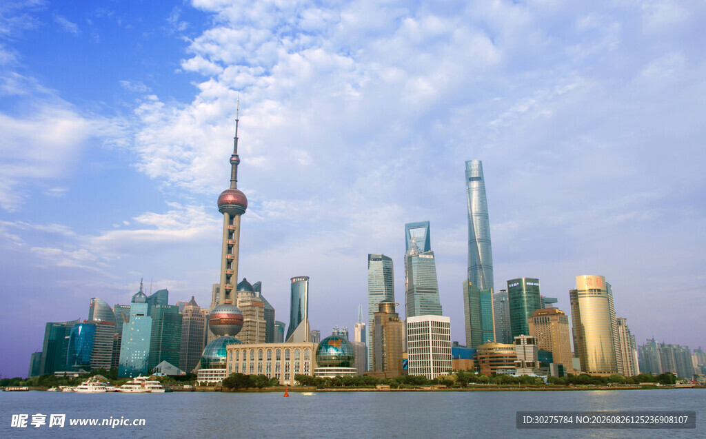上海外滩繁华天际线景观