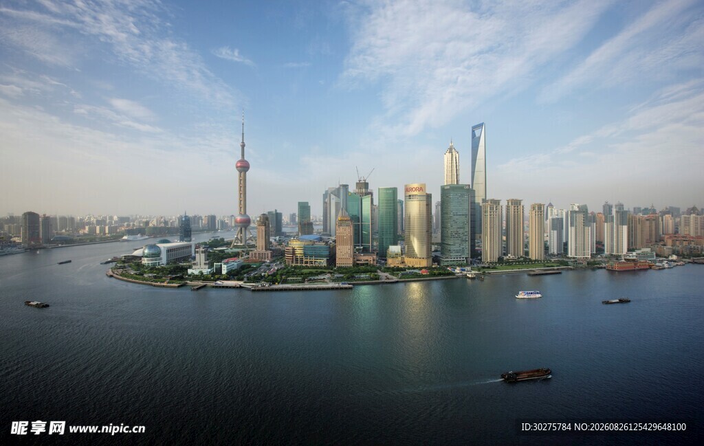 上海外滩繁华都市天际线