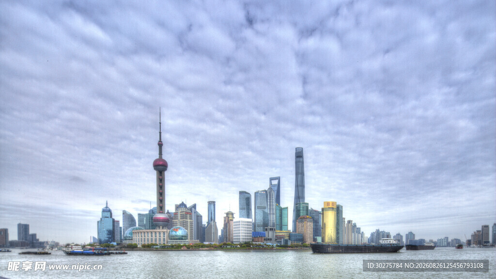 上海外滩繁华天际线