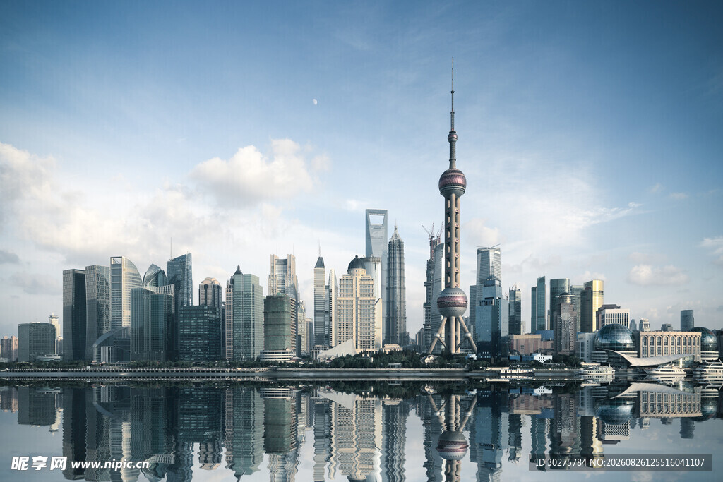 上海外滩现代都市天际线