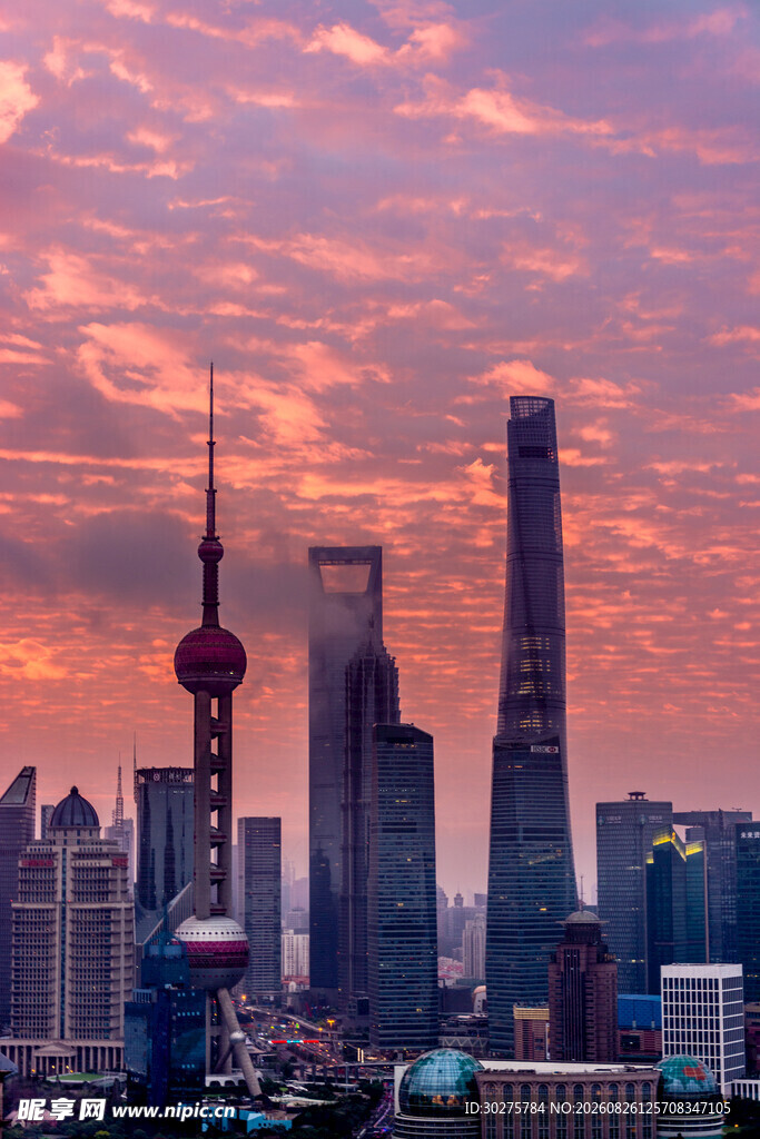 上海城市天际线绚丽晚霞