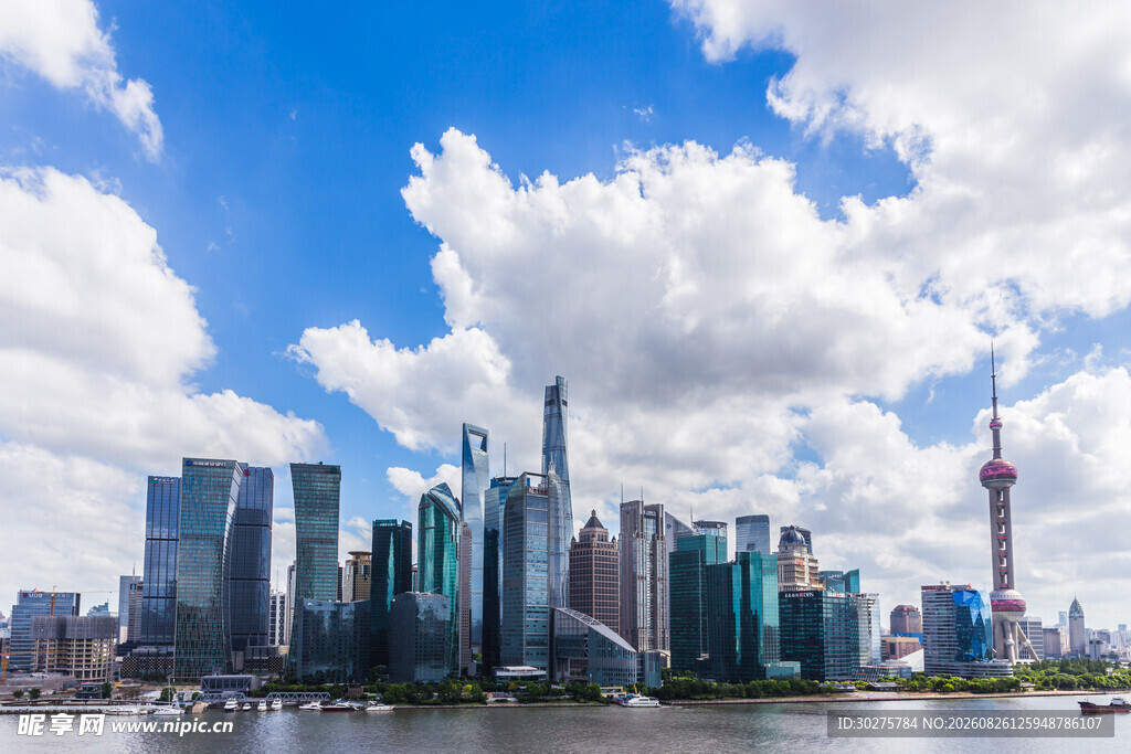 上海外滩现代都市天际线