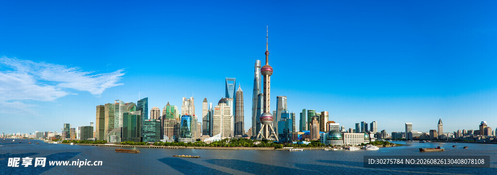 上海外滩繁华城市天际线