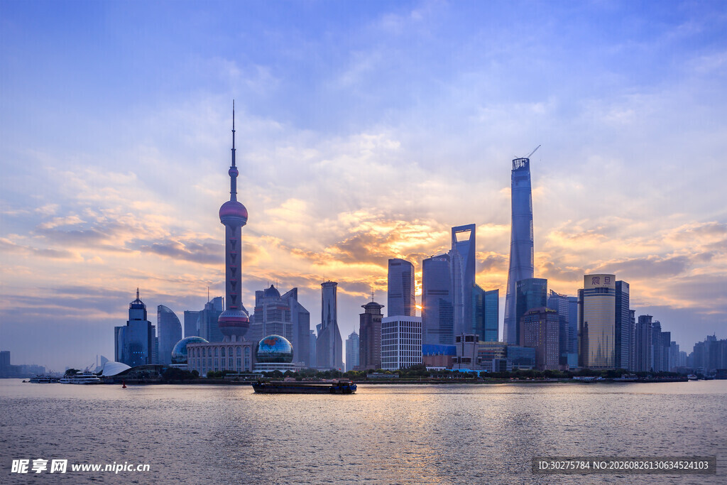 上海外滩璀璨城市天际线