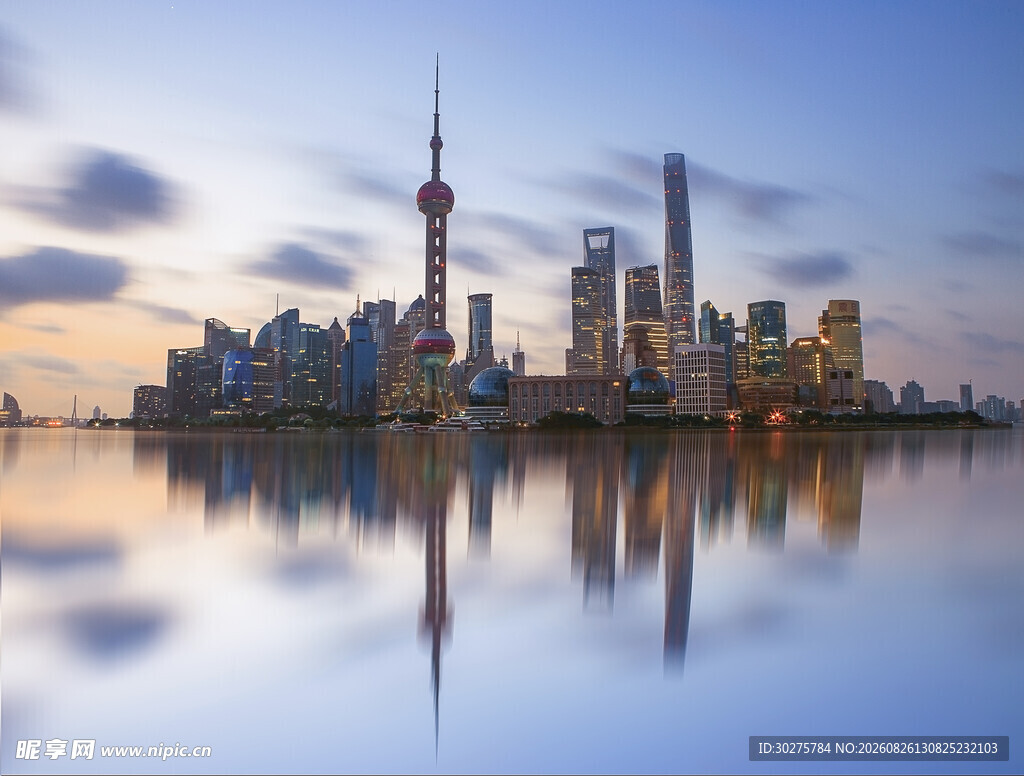 上海外滩璀璨城市天际线