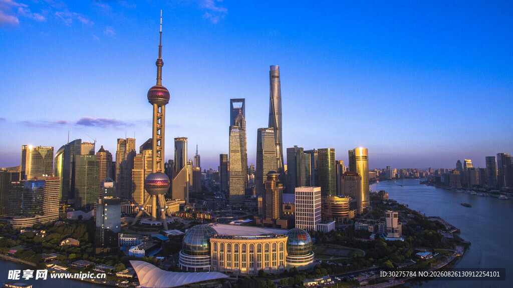 上海外滩璀璨城市天际线