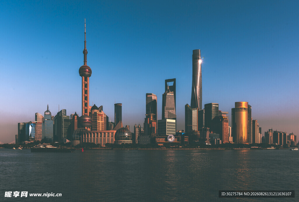 上海外滩璀璨城市天际线