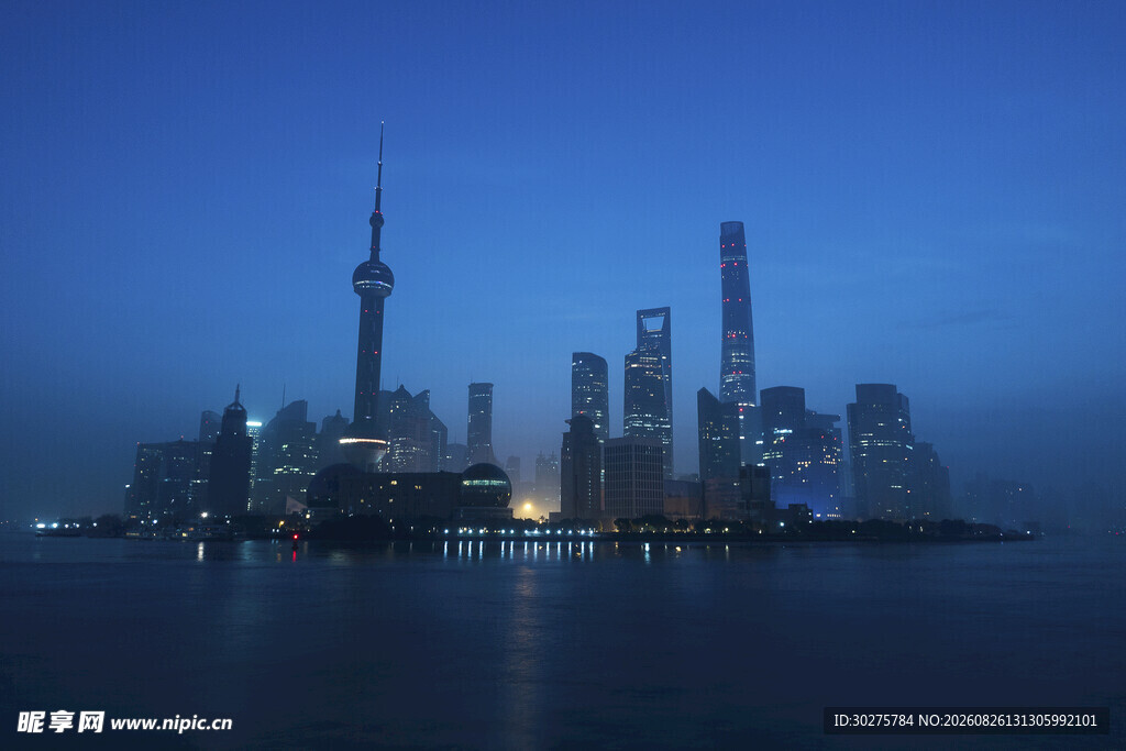 上海外滩夜景璀璨迷人
