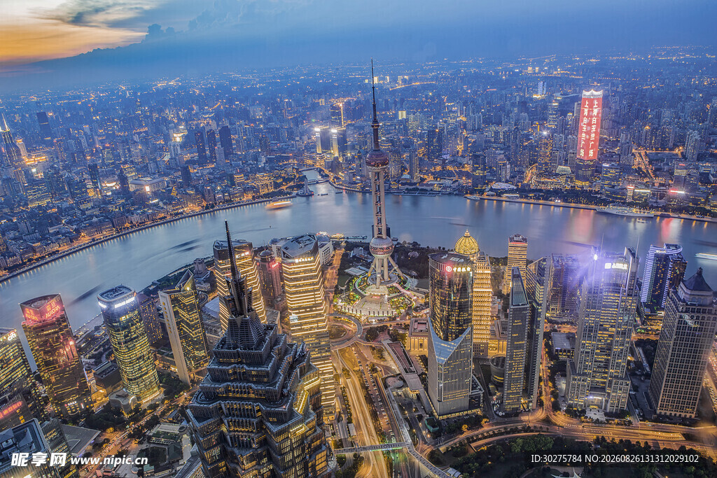 上海城市天际线夜景俯瞰