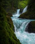 山间翠绿瀑布流水美景