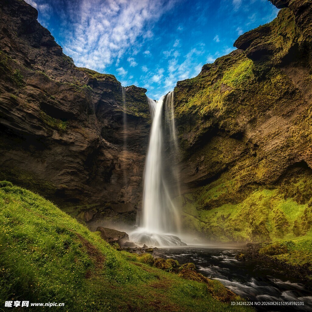山间瀑布美景
