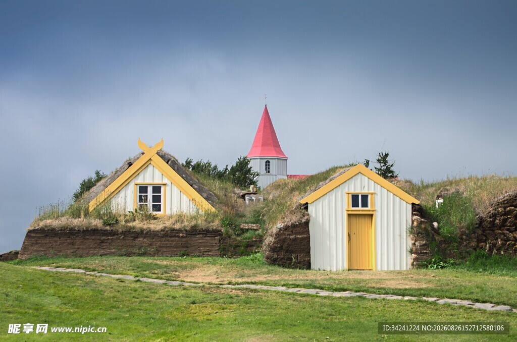 冰岛草皮屋顶小屋景观