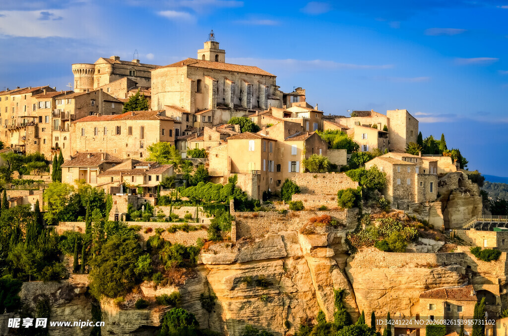 山顶古老小镇美景