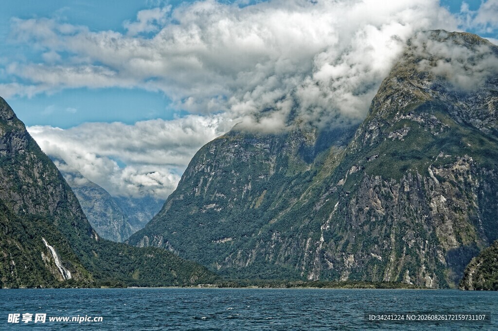 壮丽峡湾山水景观