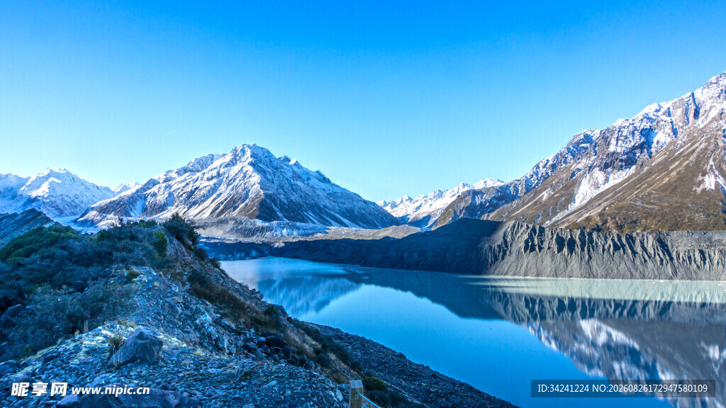 壮丽高山湖泊美景