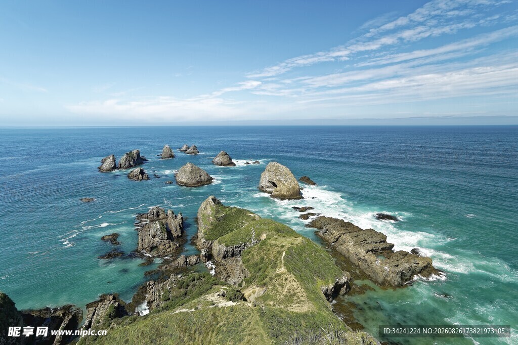海岸壮丽风光与嶙峋礁石