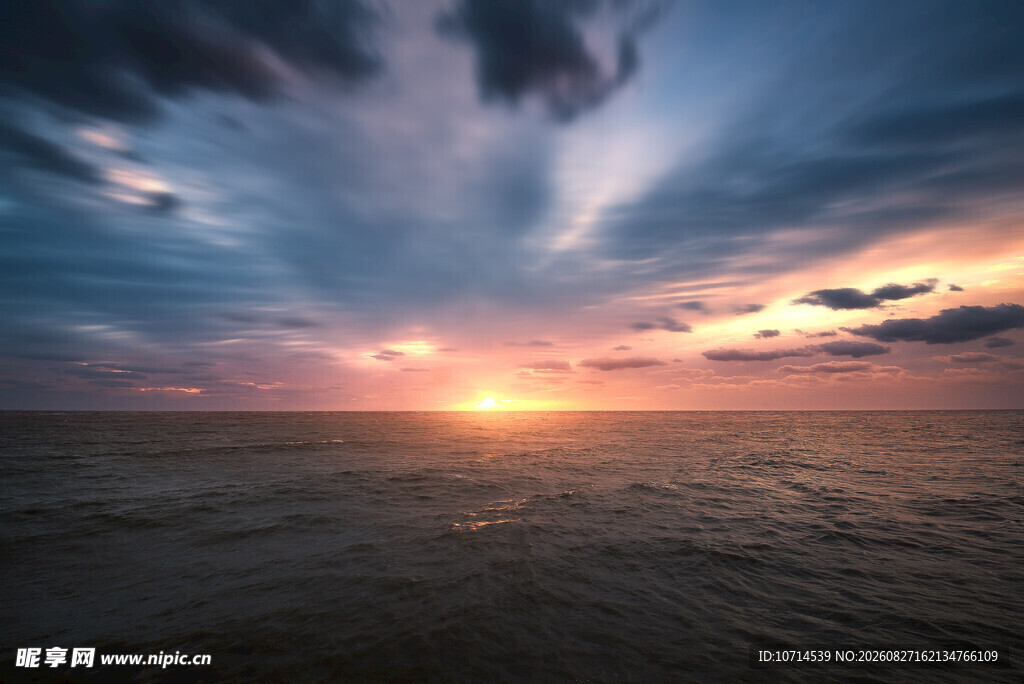 海上壮丽日出景观