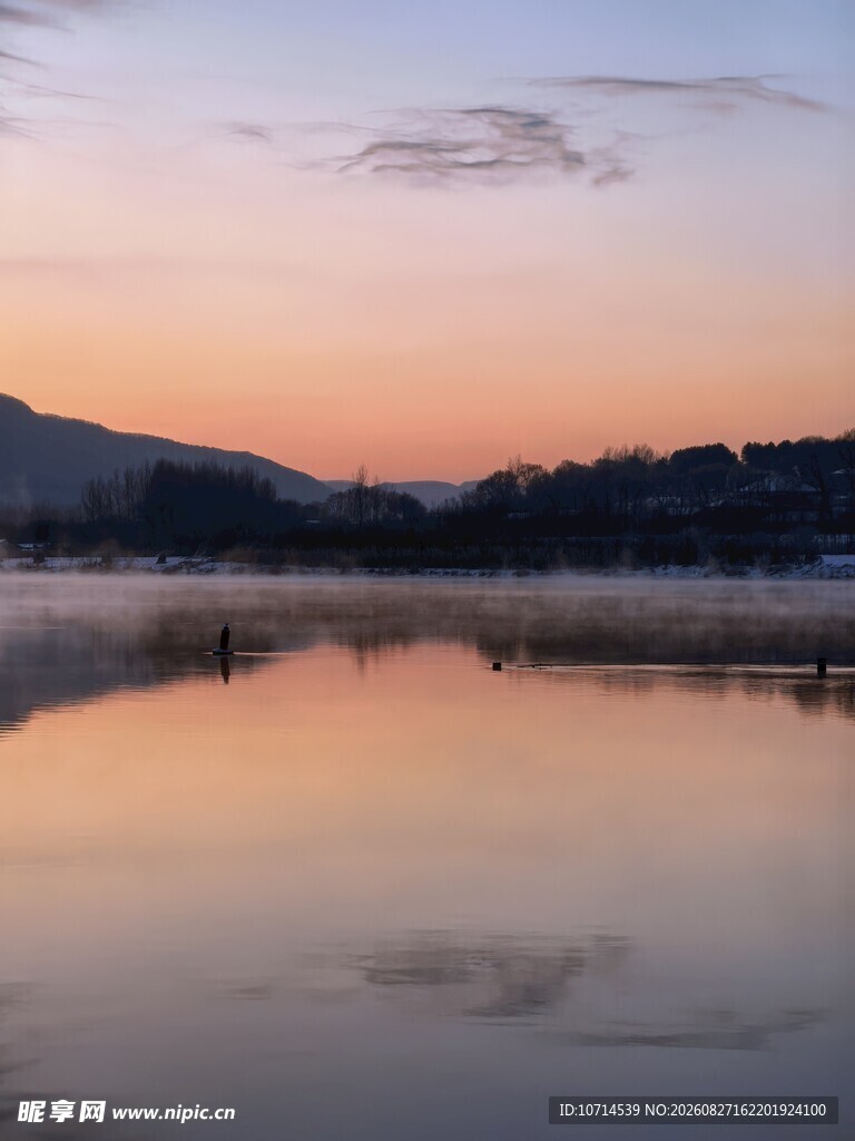 湖畔日落美景
