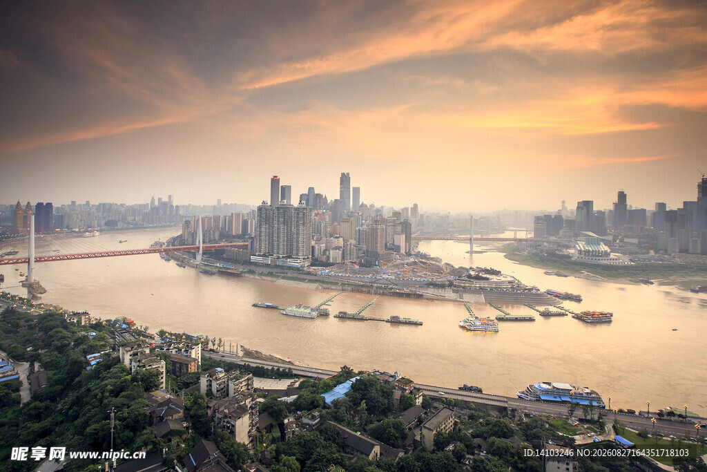上海外滩黄昏壮丽城市景观