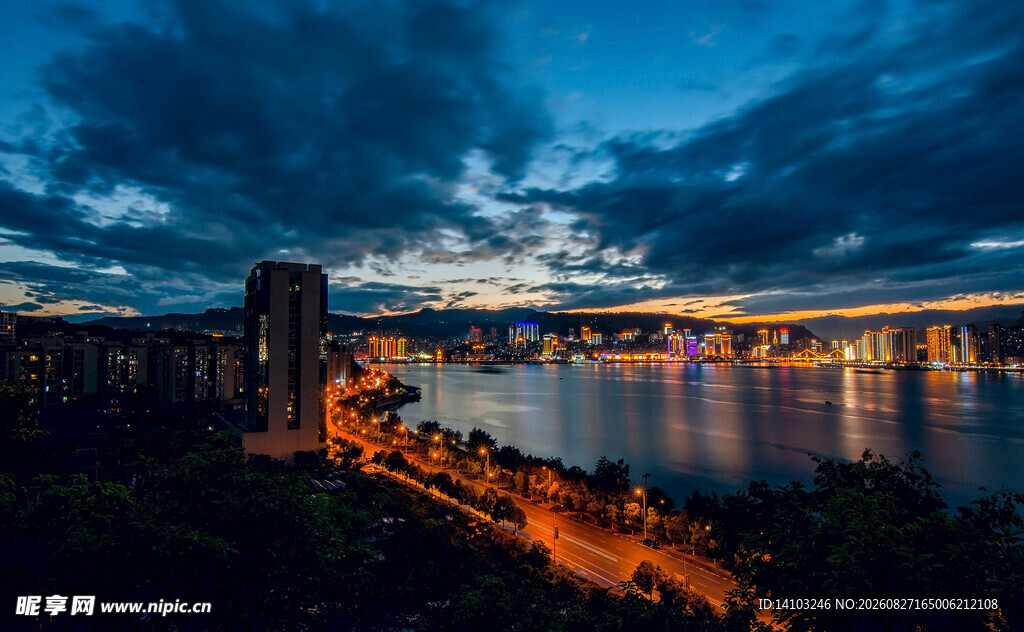 城市江畔绚丽夜景风光