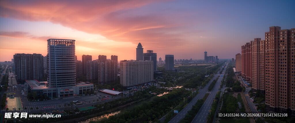 城市黄昏天际线美景