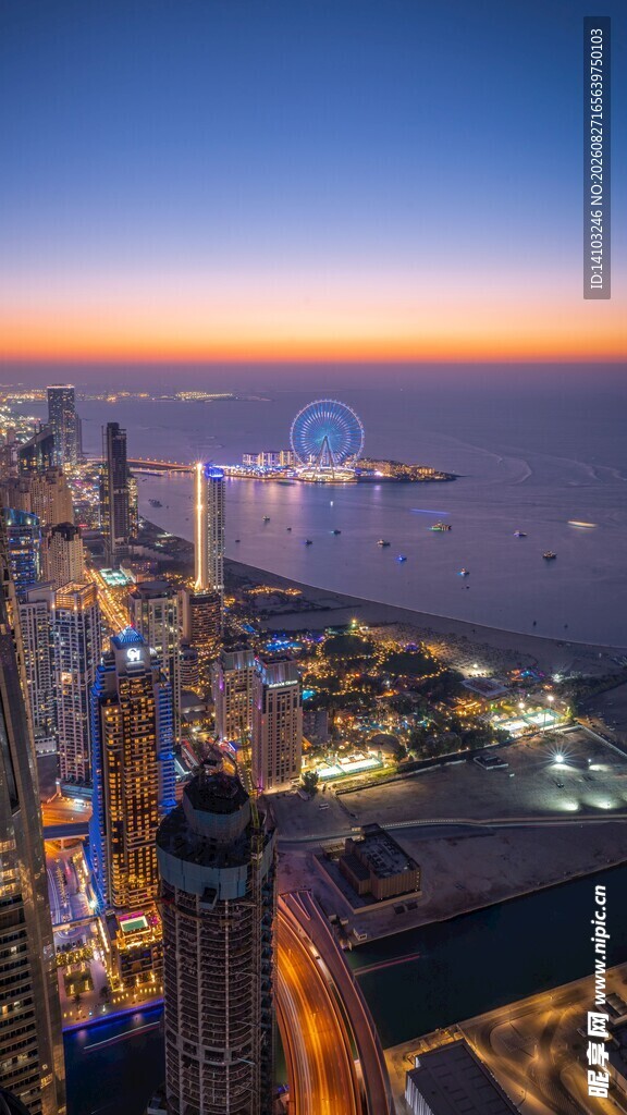 城市天际线夜景俯瞰图