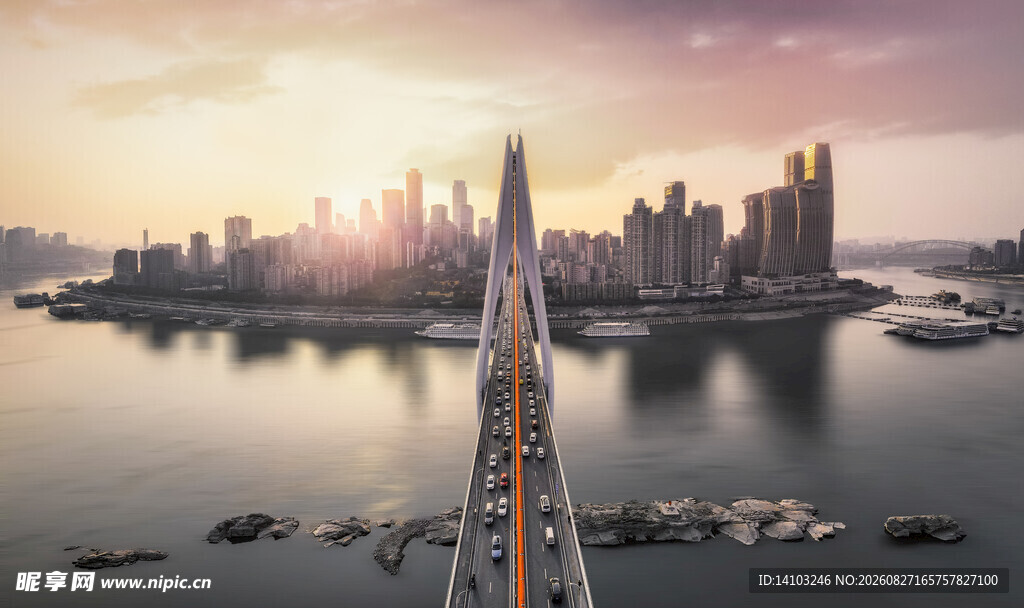夕阳下的跨海大桥城市景观