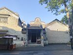 番禺沙湾古镇中式古建筑门前景象