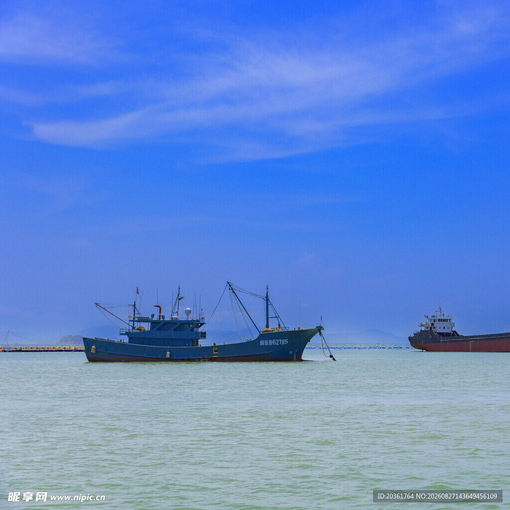 海上渔船风景