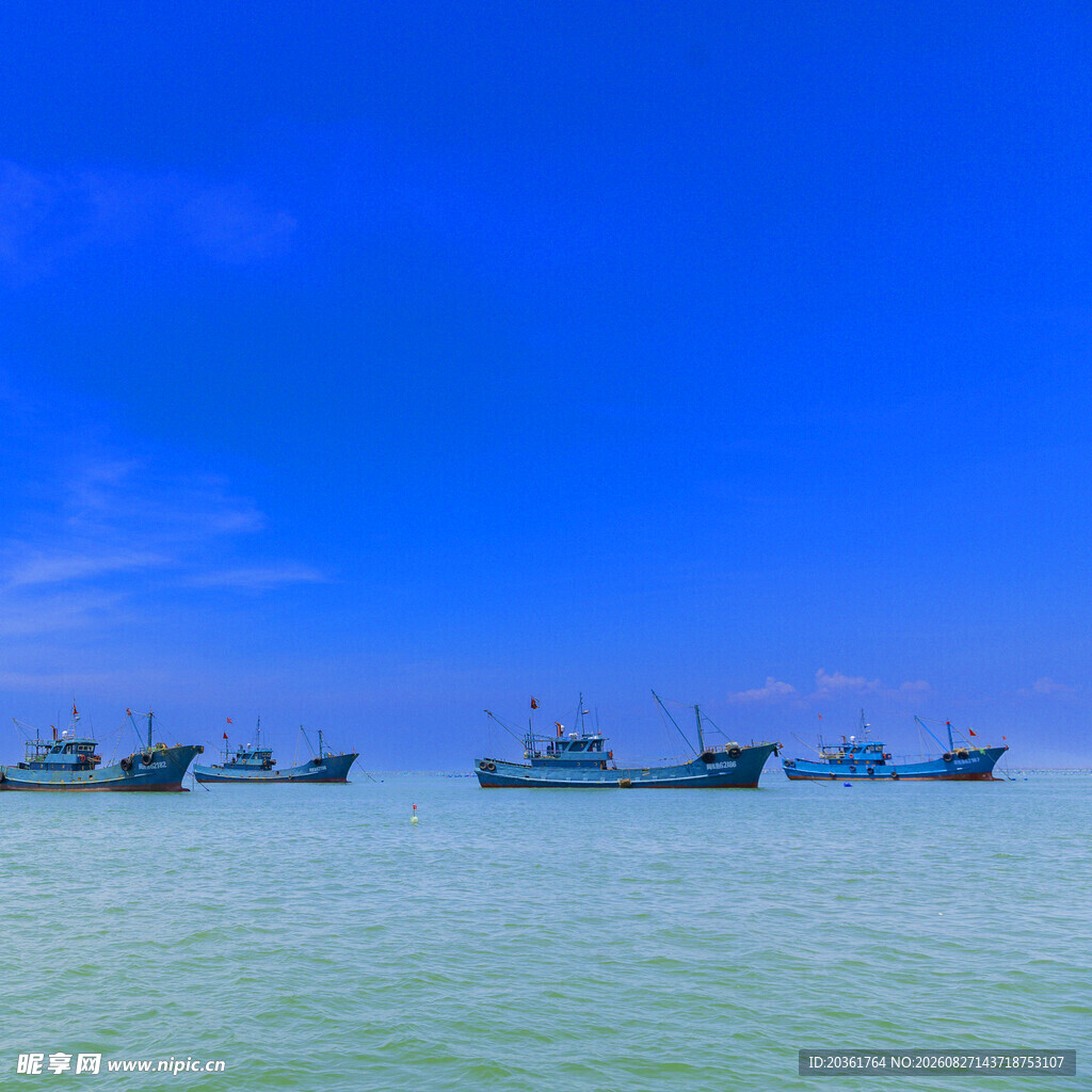 海上渔船编队