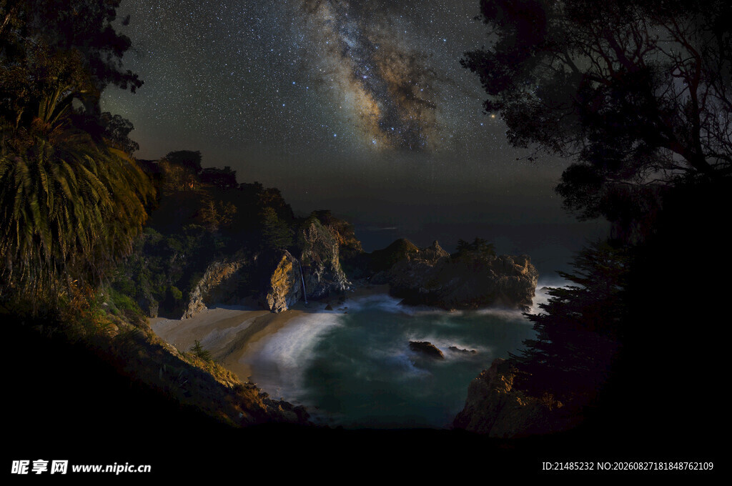 梦幻海岸星空夜景