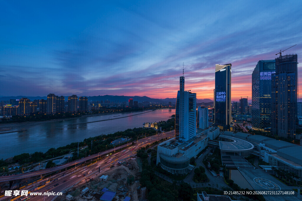 城市黄昏天际线美丽景观