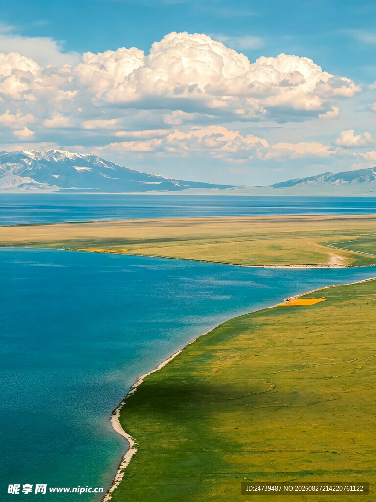 湖畔草原美景