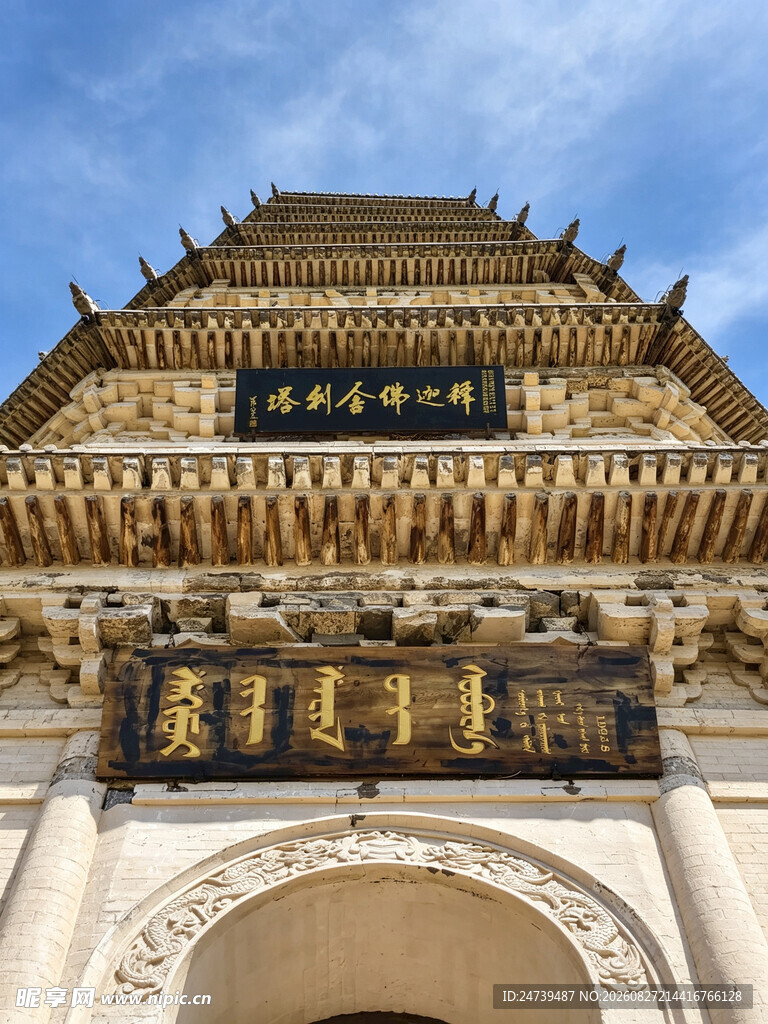 中式古建筑精美门楼