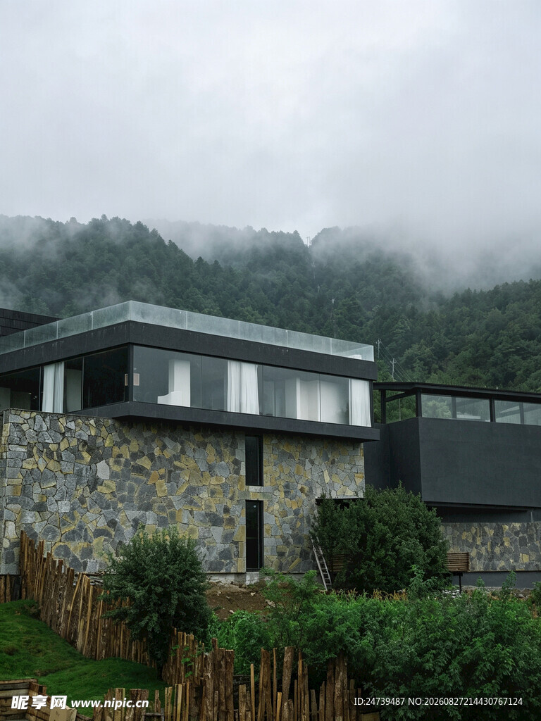 山间石砌现代风住宅