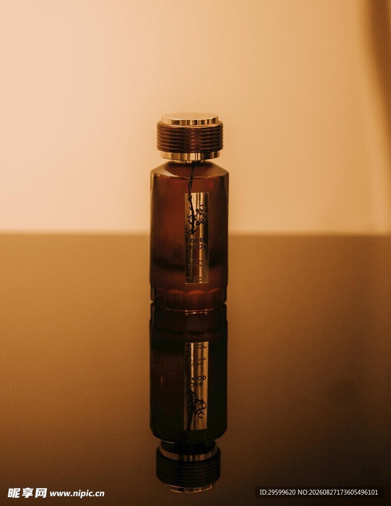 棕色小药瓶特写