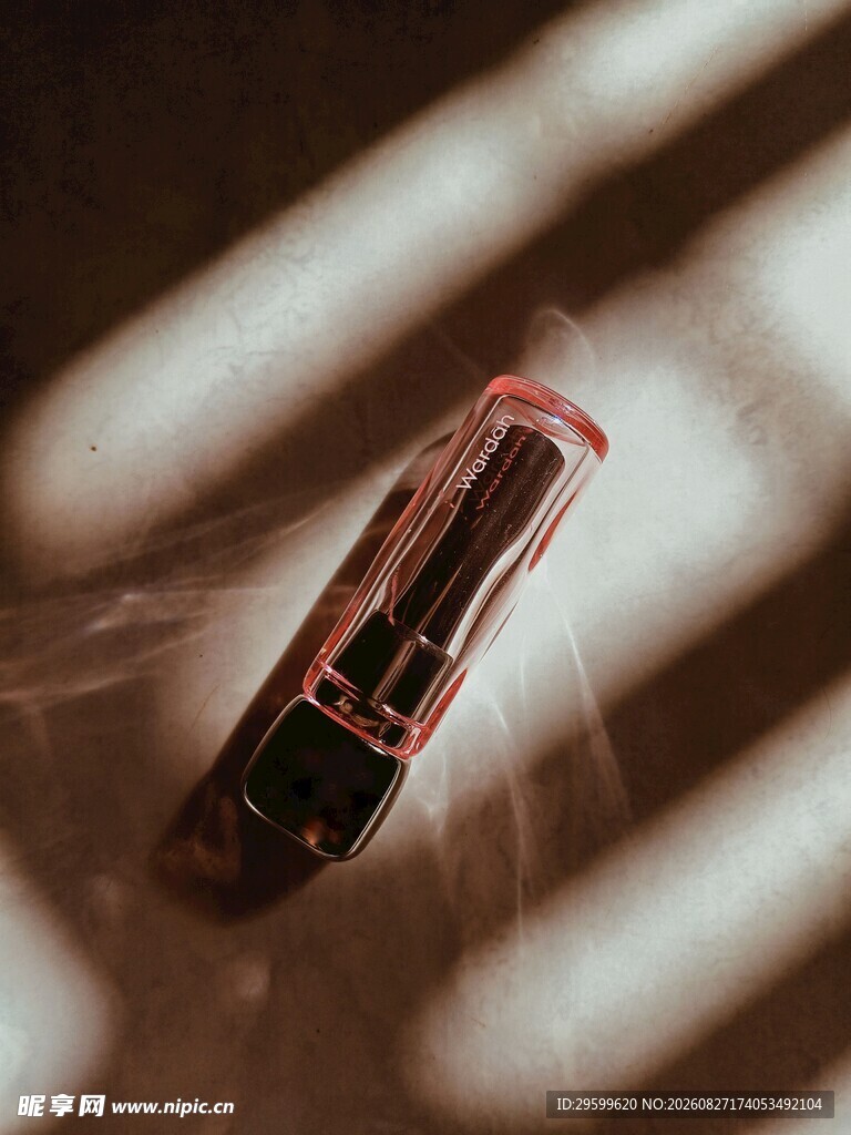 精致口红特写展现优雅气质